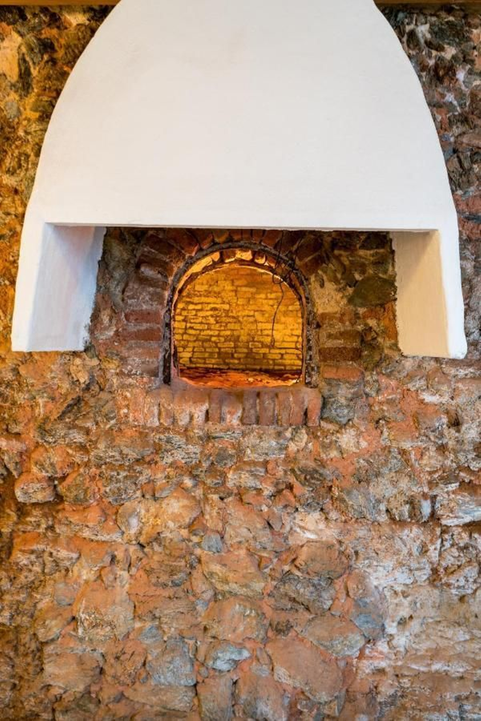 Alójate en una antigua panadería rehabilitada en casa rural en este bello pueblo de Huelva