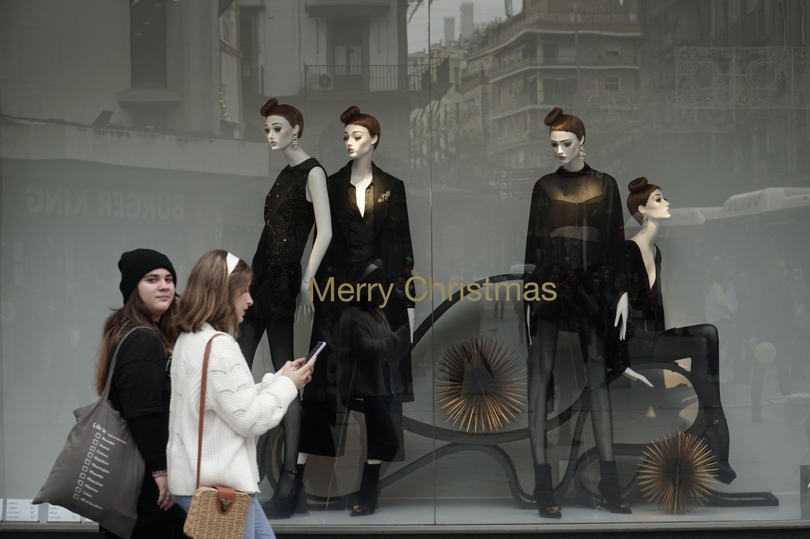 Adornos navideños en los escaparates