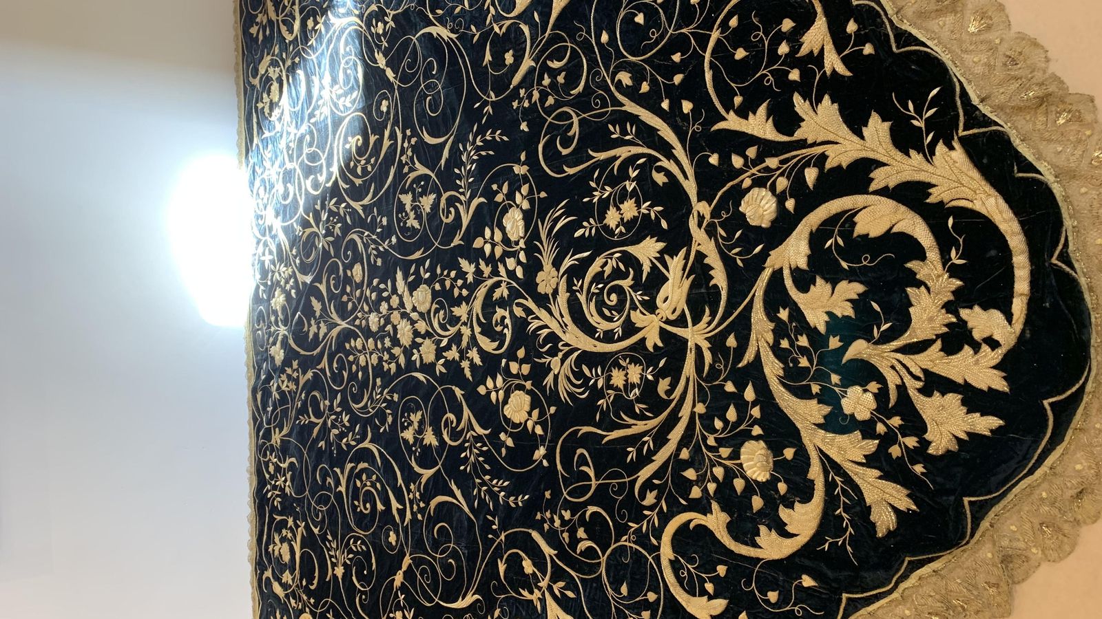 El antiguo manto de la Esperanza de Triana