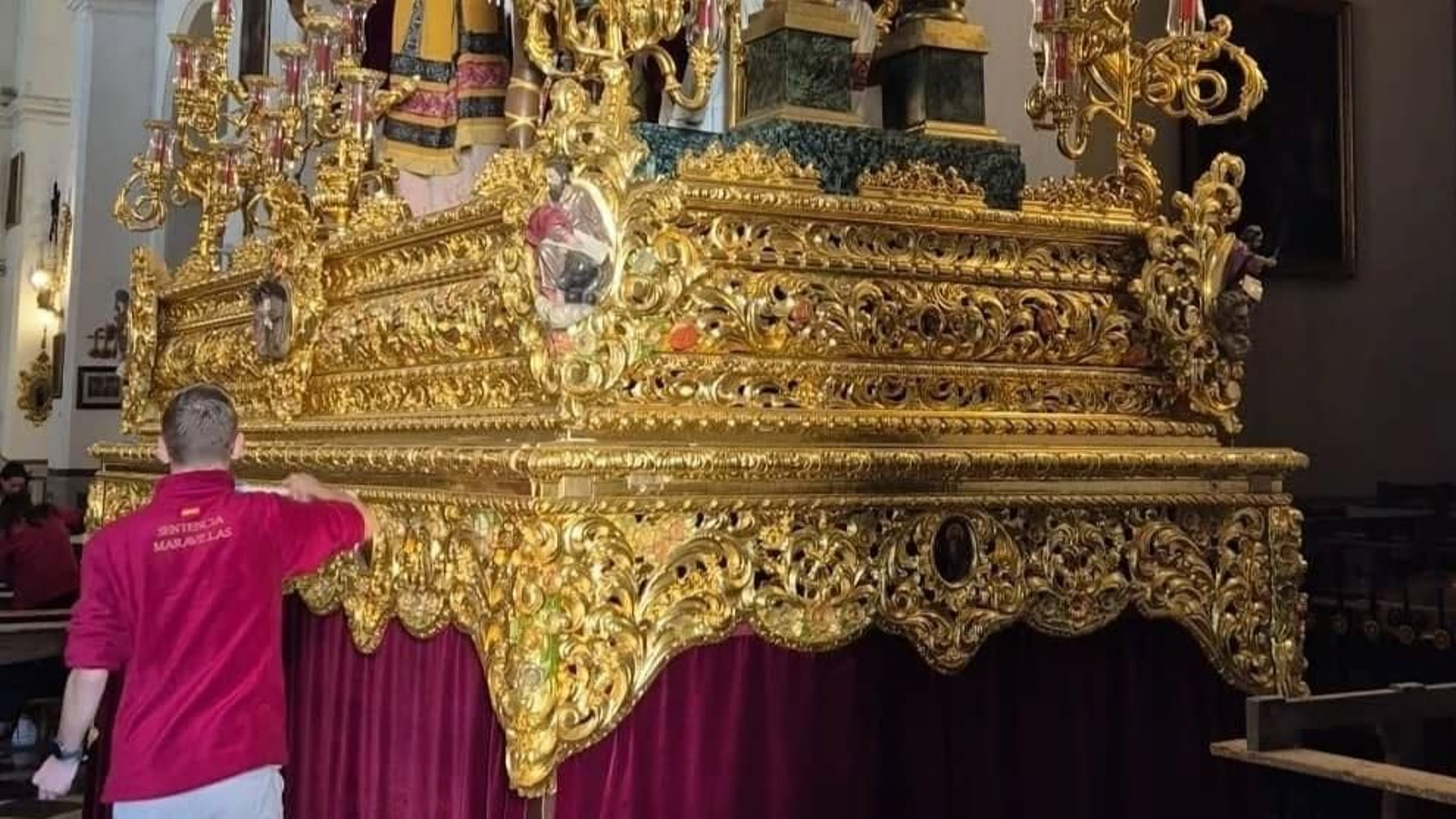 Fotogalería: Así vive la Hermandad de las Maravillas los últimos preparativos de cara al Domingo de Ramos 2025