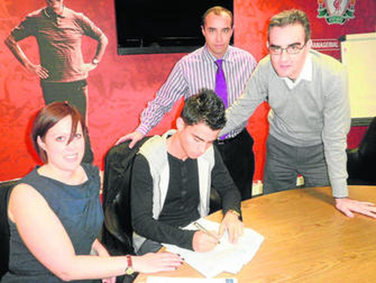Suso sigue deslumbrando y firma un contrato profesional con el Liverpool