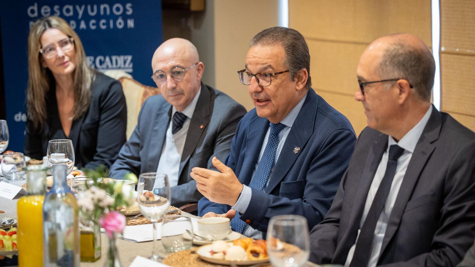 Un momento de la intervención del secretario general del Colegio de Médicos.
