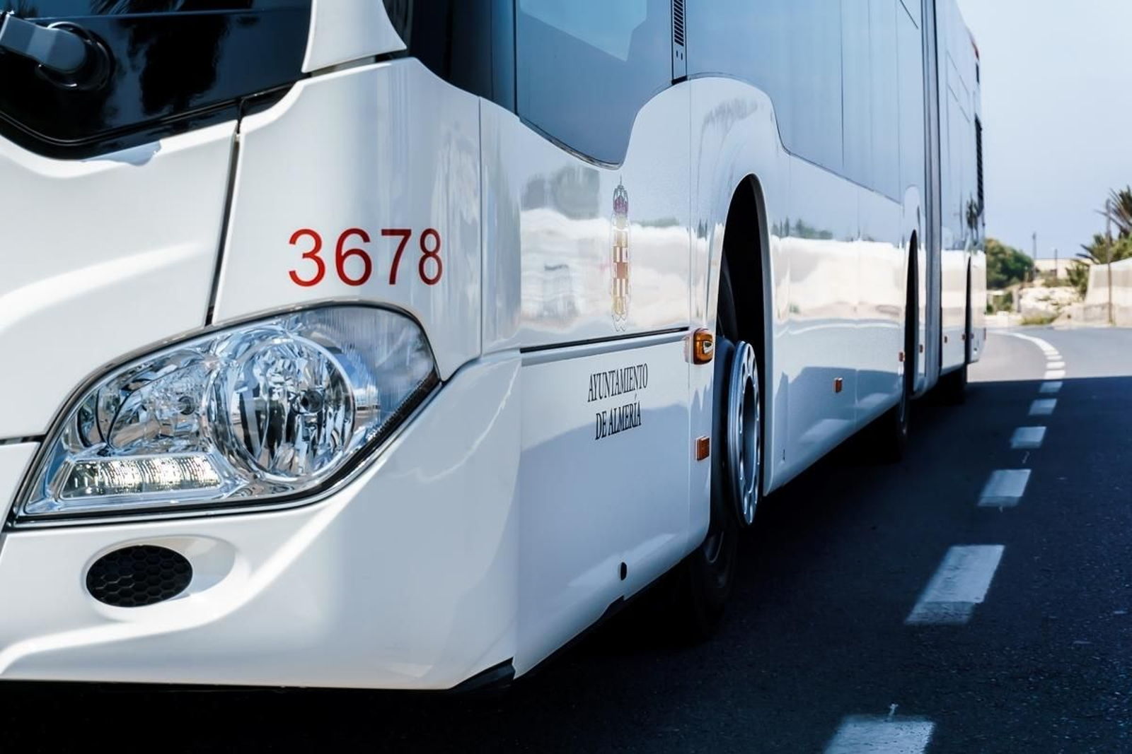 Refuerzo de seis líneas de autobuses para conectar el recinto ferial con los barrios de Almería