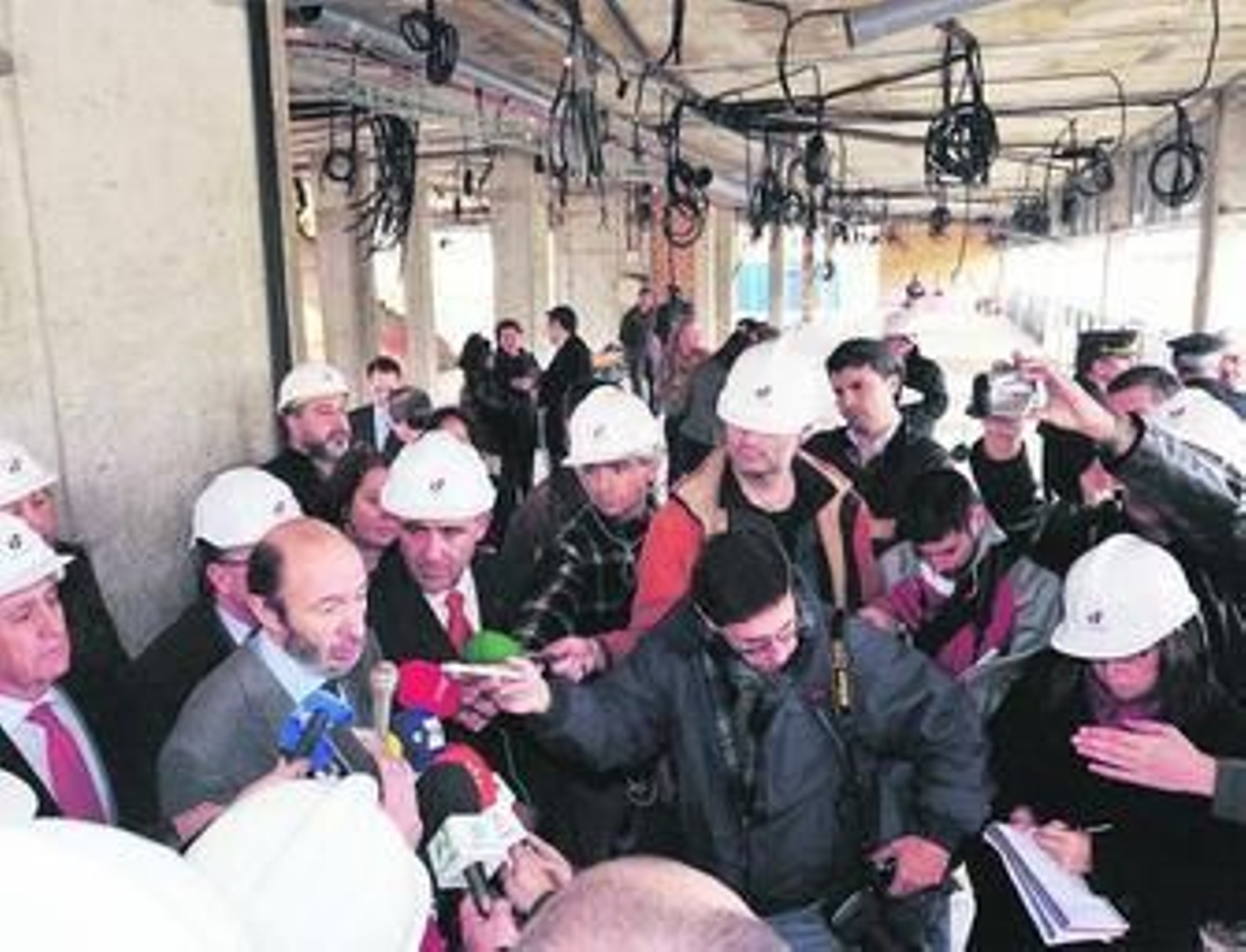 El ministro del Interior, durante una visita a las obras de la Comisaría, en una imagen de archivo.