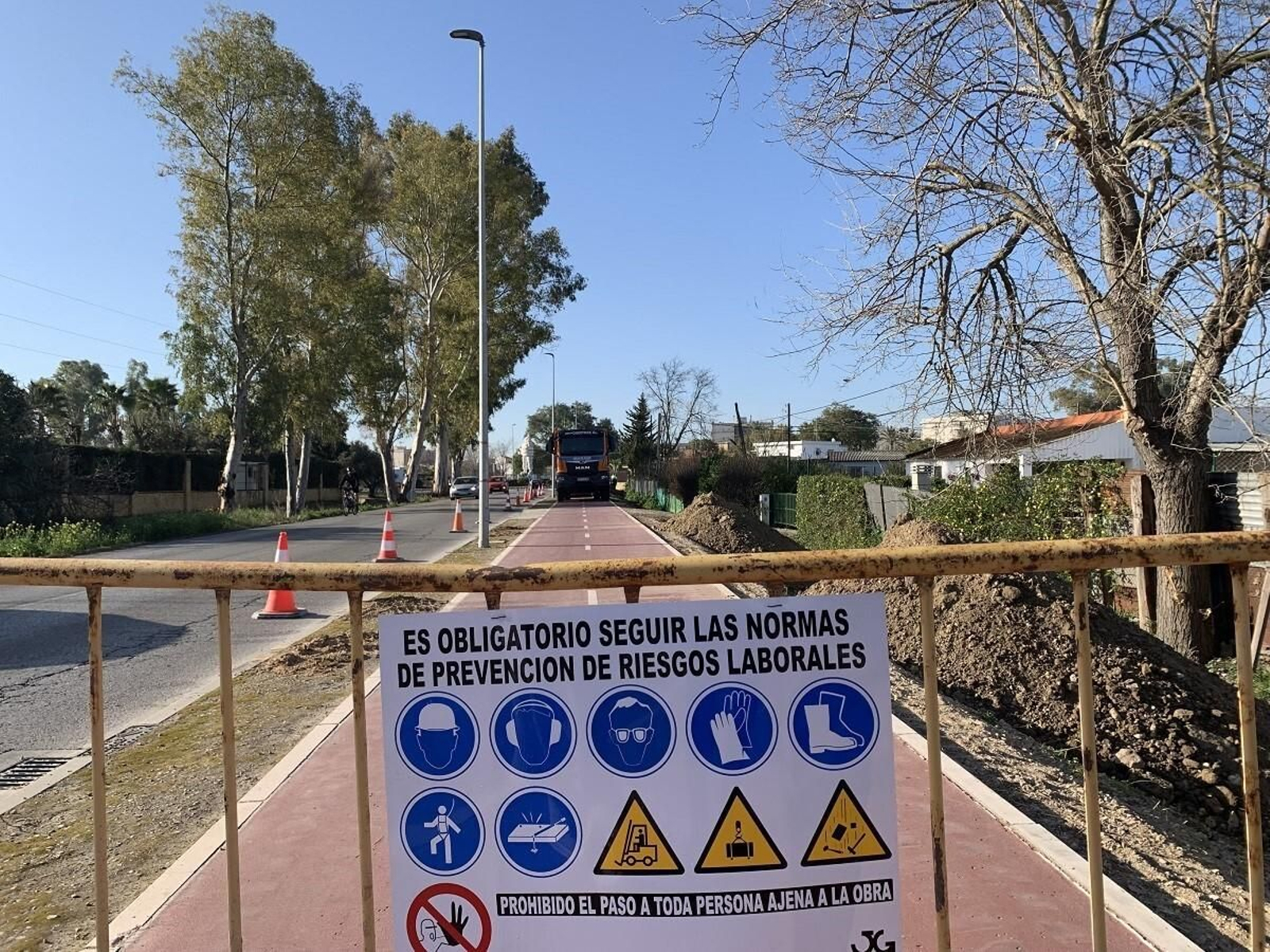 Comienzan las obras del acerado del carril-bici de Guadalcacín.