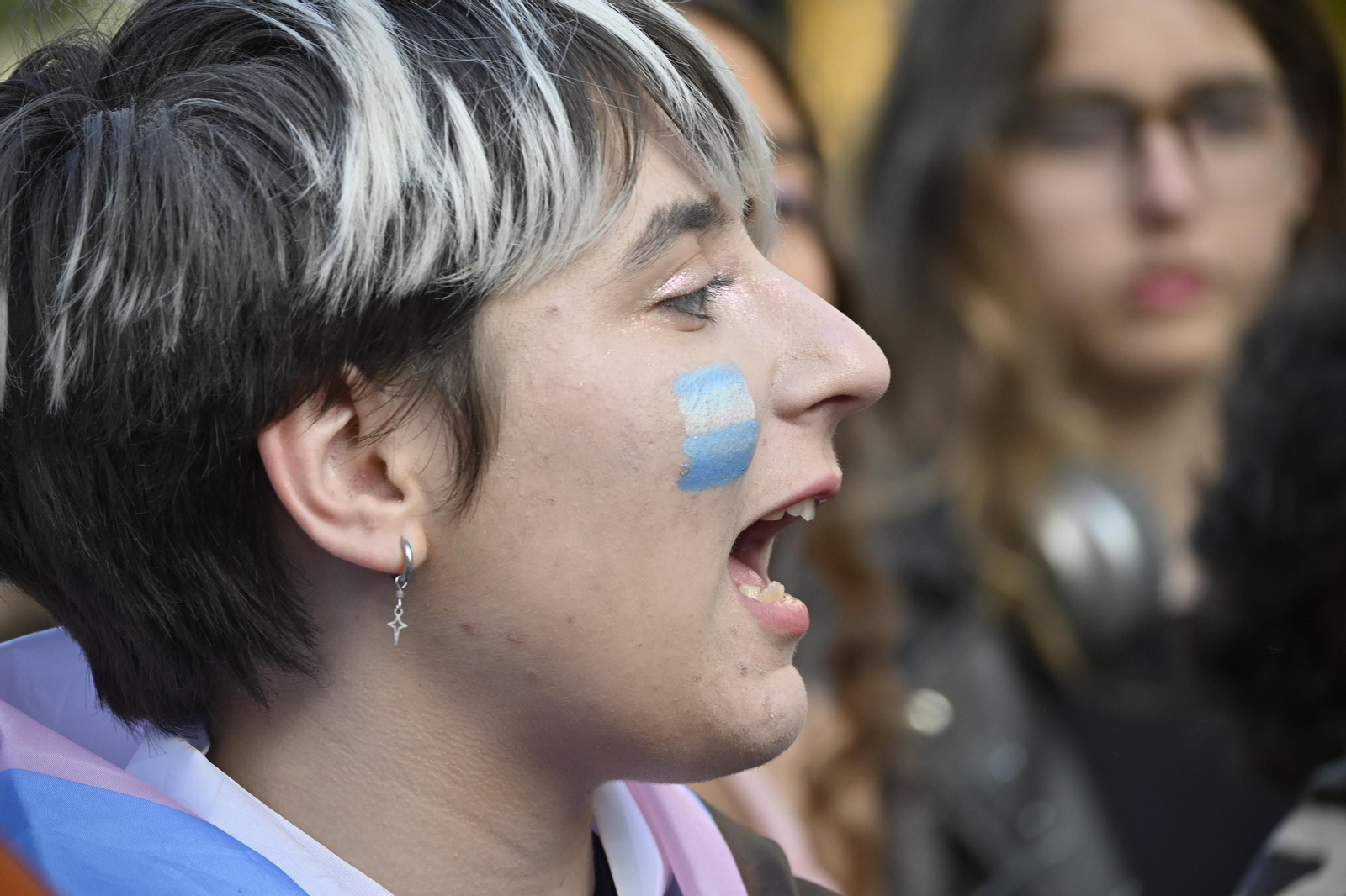 Las mejores imágenes de la manifestacióndel del Orgullo LGTBI en Huelva