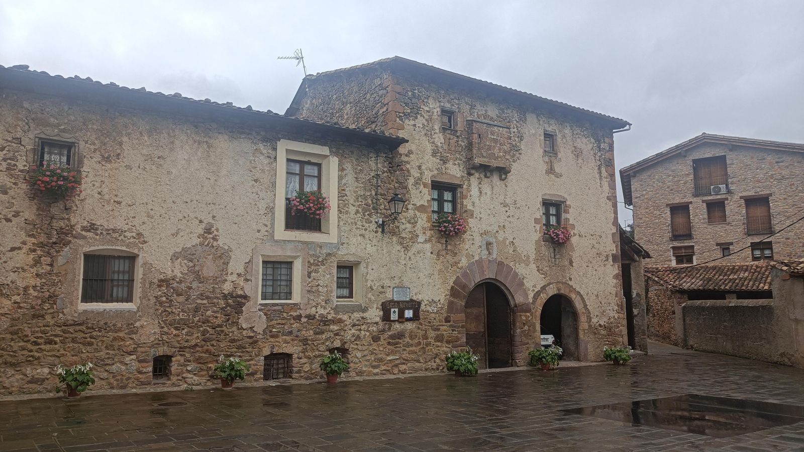 Plaza principal de Bonansa.