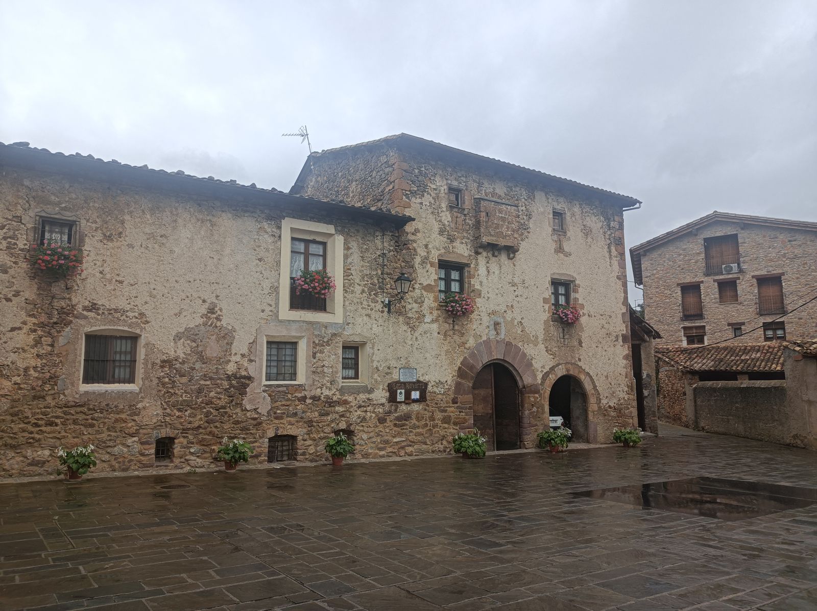 Plaza principal de Bonansa.