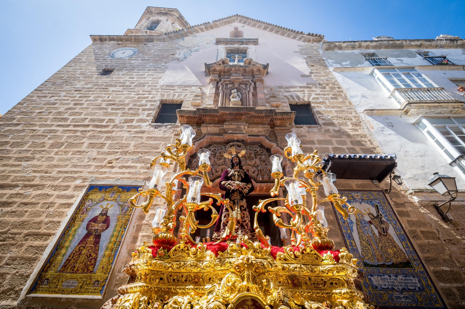 Imágenes de la salida de Las Penas en la Semana Santa de Cádiz 2025 Imágenes de la salida de Las Penas en la Semana Santa de Cádiz 2025