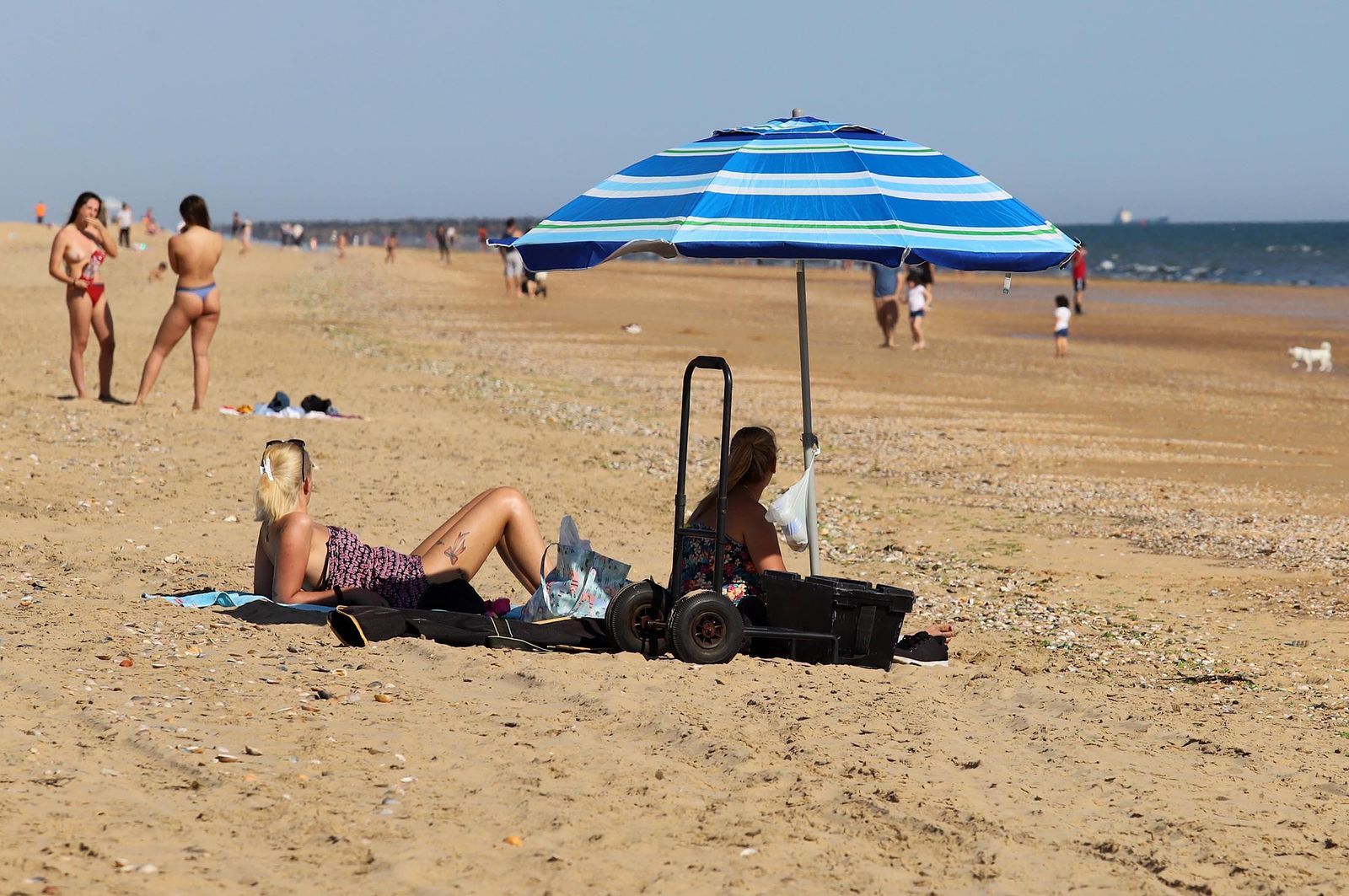 Imágenes de la playa de Punta Umbría en la fase 1 de la desescalada