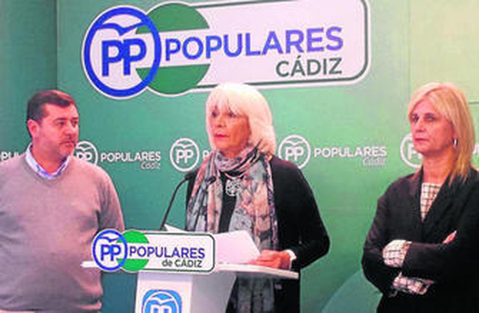 Alfonso Candón, Teófila Martínez y María José García-Pelayo, ayer durante la rueda de prensa.