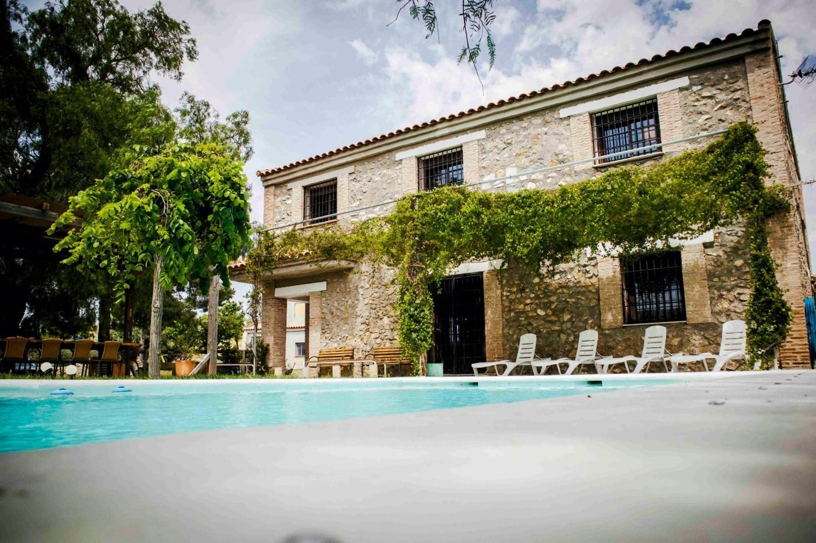 Patio con piscina del Caserío Lo Bulle, en Oria
