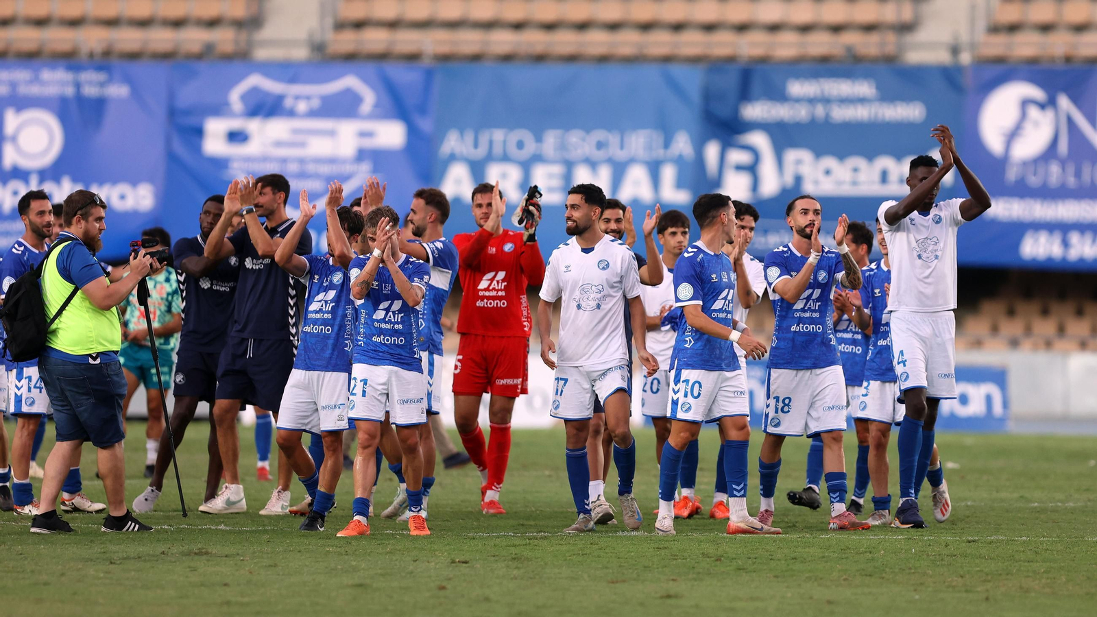 Imágenes del Xerez DFC contra el Yeclano Deportivo en Chapín