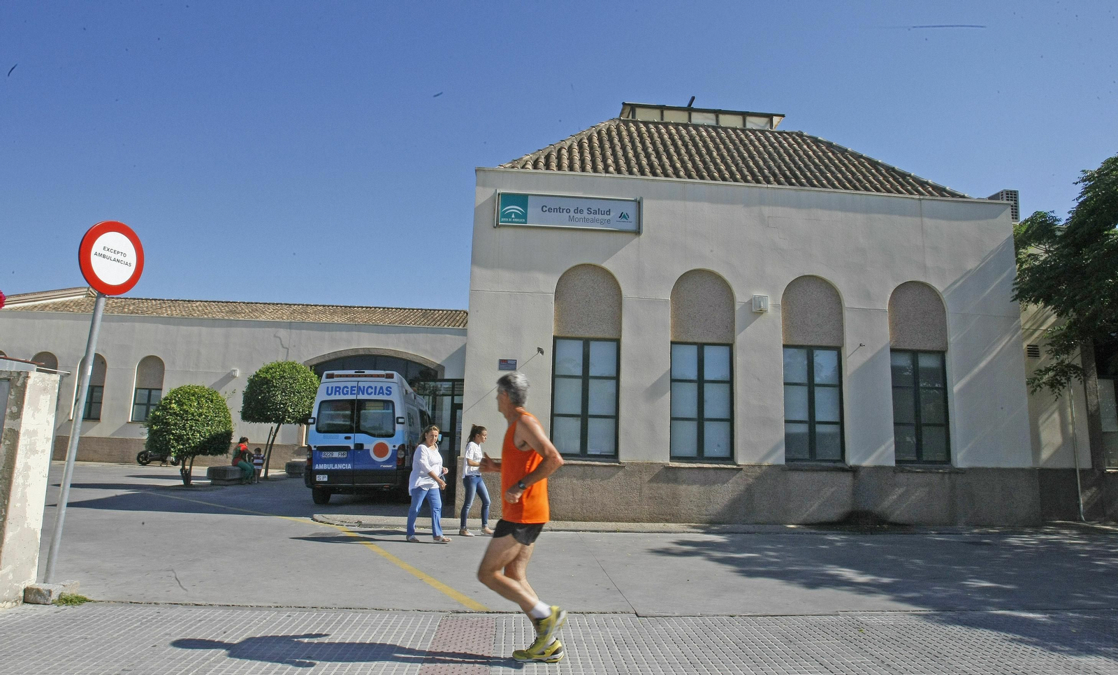 Imagen de entrada al centro de salud de Montealegre.