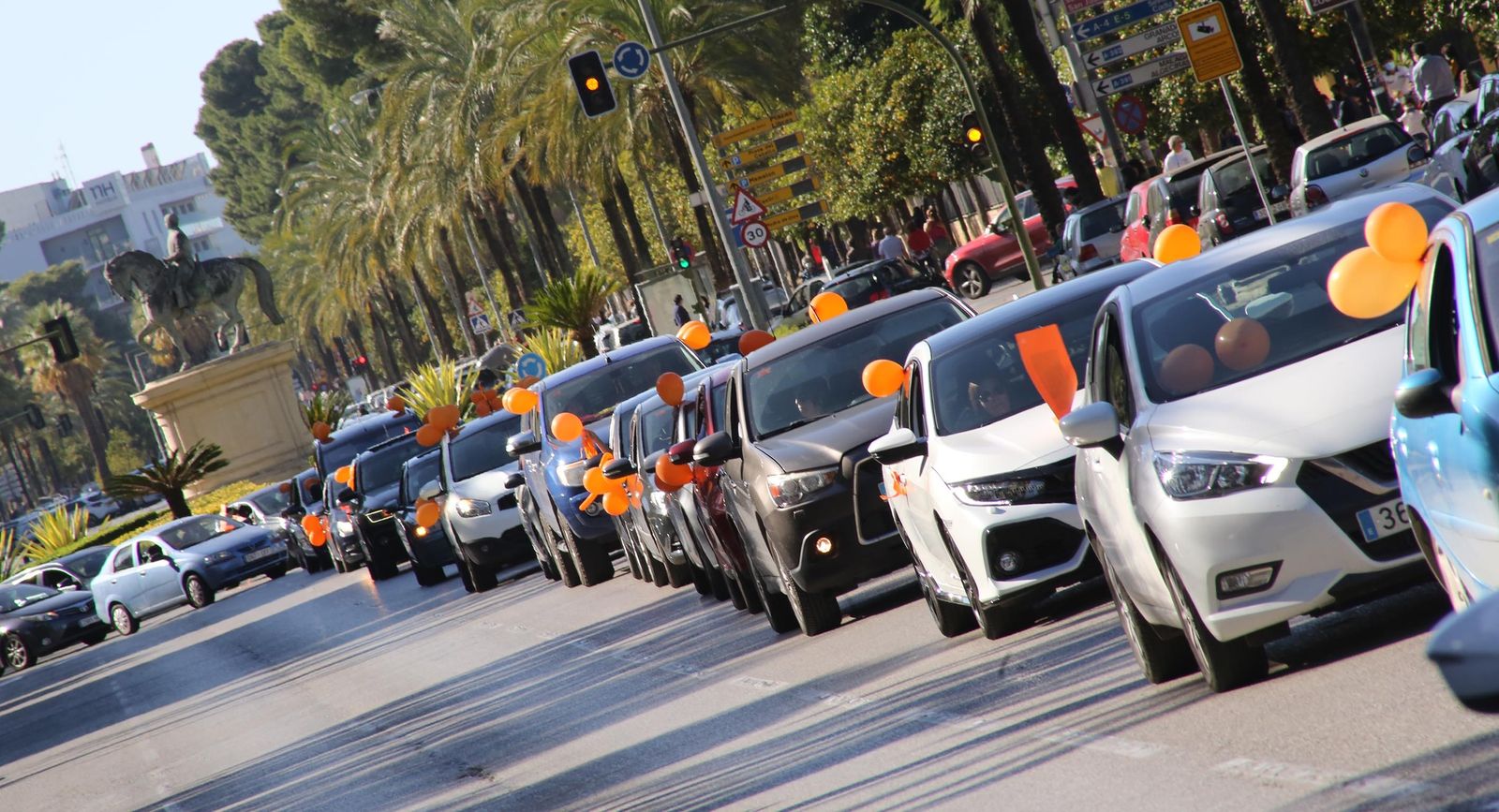 Caravana de coches contra la ley Celaá en Jerez