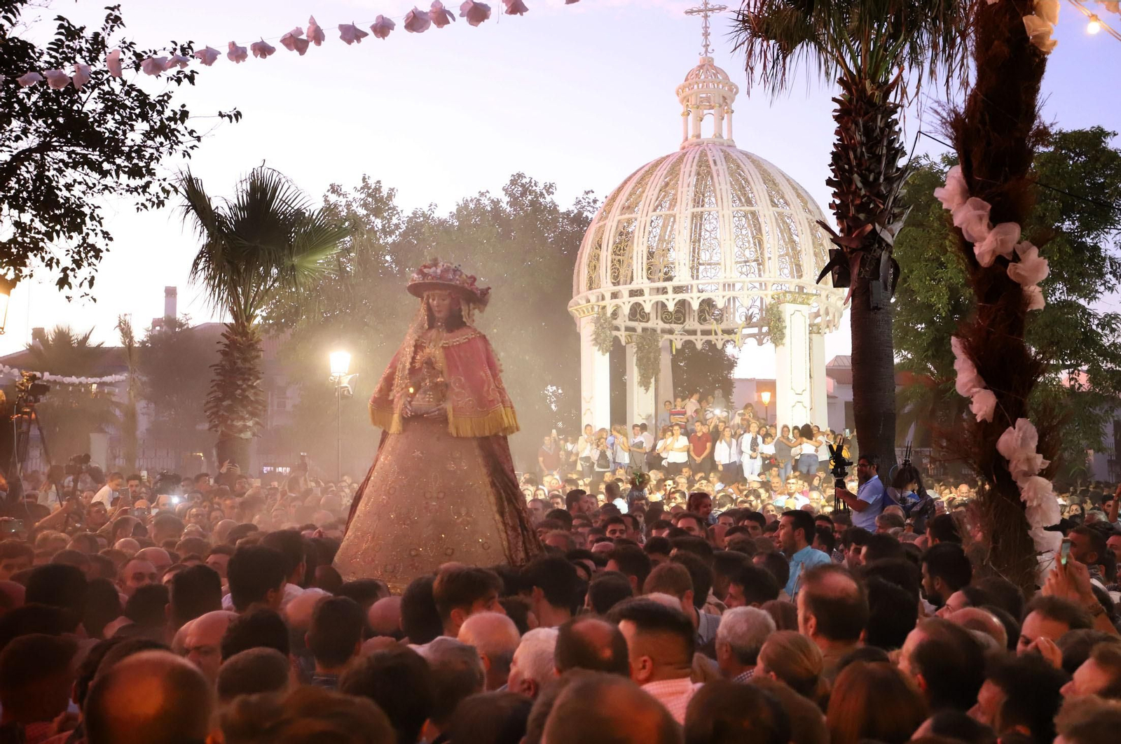 Recuerda las imágenes de la Venida de la Virgen del Rocío a Almonte en 2019