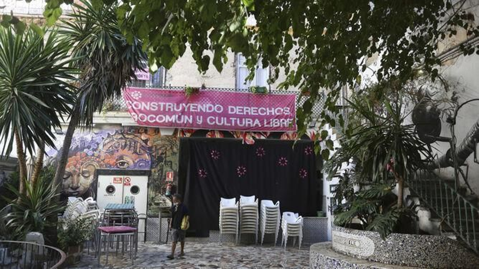 El patio de La Casa Invisible.