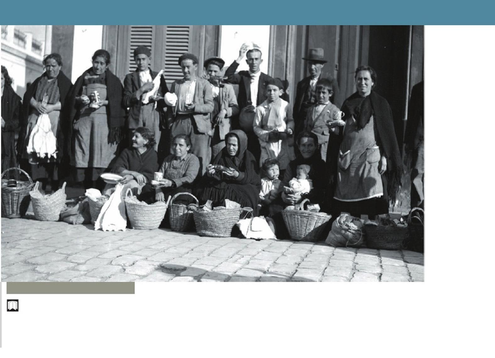 Matuteras de los años 40 vendiendo en La Línea la mercancía sacada de Gibraltar.