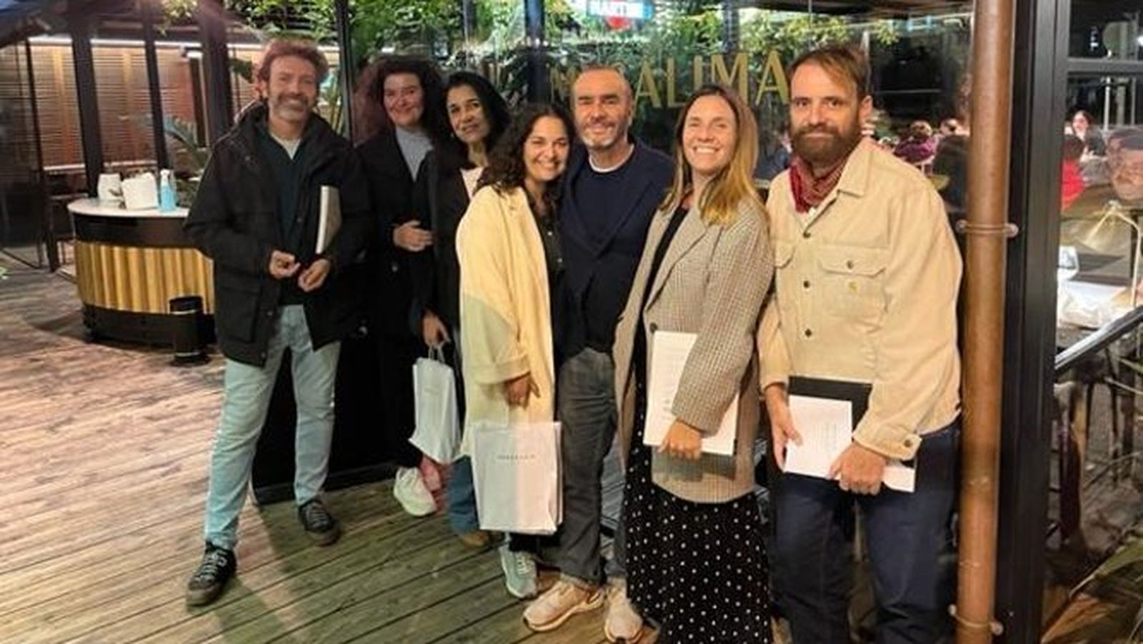 Pepe Martínez, Tere Pérez, Ana Morón, Sonia Romero, Pedro Álvarez, Laura Moreno y José Aranda, durante la presentación de la exposición intinerante de la firma Pancracio.