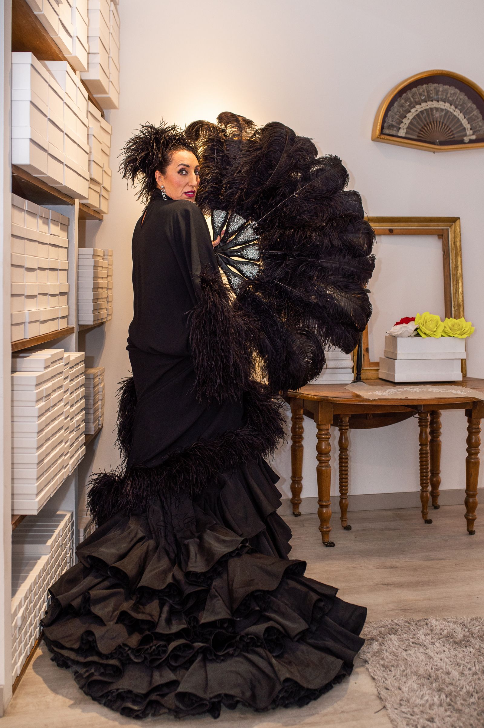 Rossy de Palma, con bata de cola y uno de los fan de Olvier Bernoux.