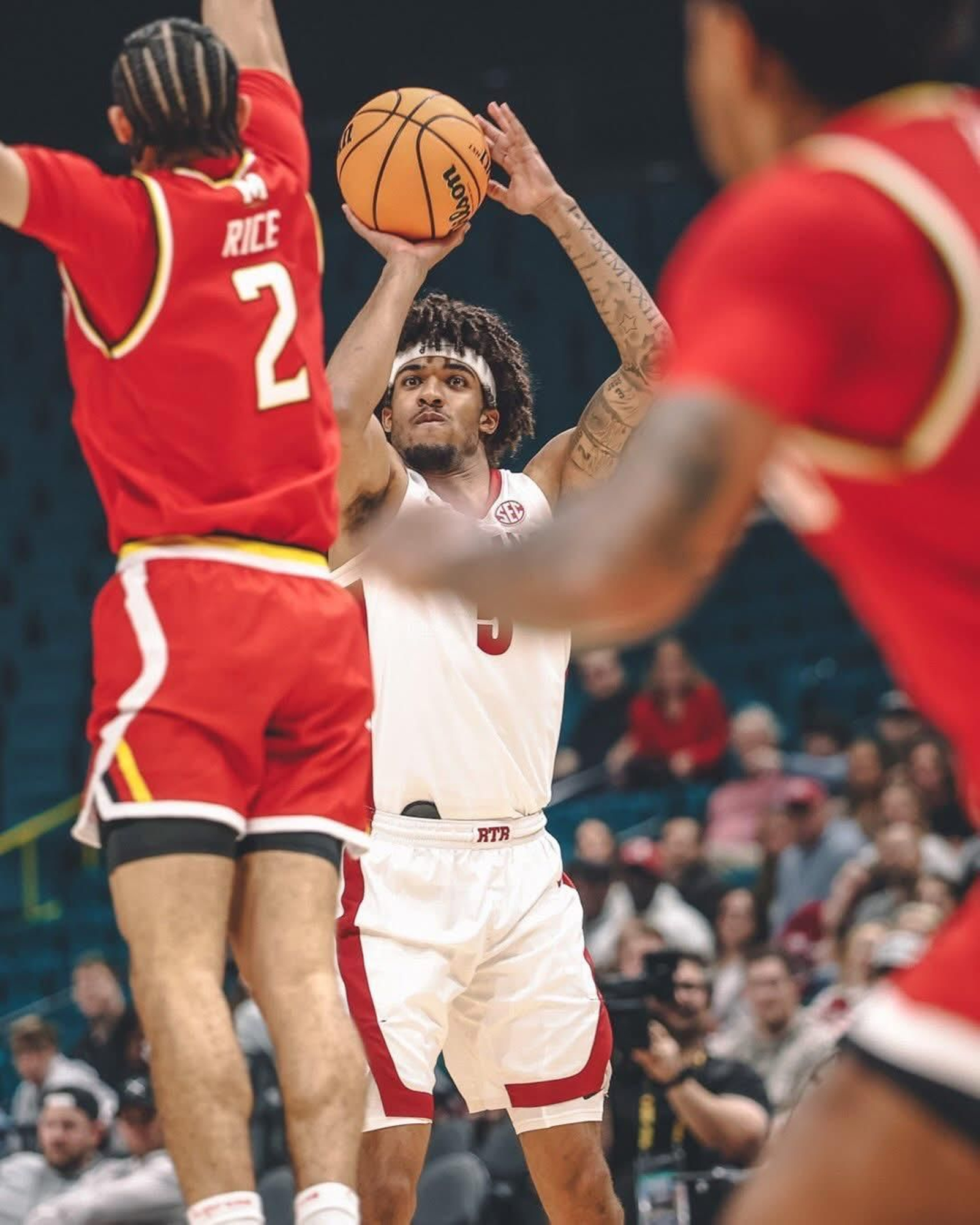 Álvaro Folgueiras y Mario Saint-Supéry, cara y cruz en la jornada NCAA