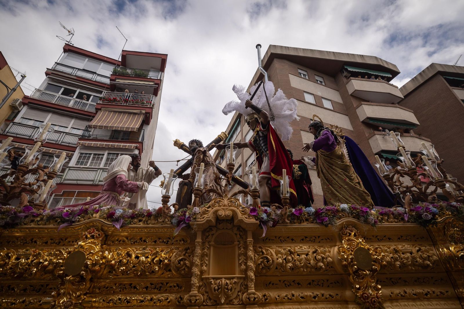 Así vivió Granada la salida de la Hermandad del Trabajo 2025
