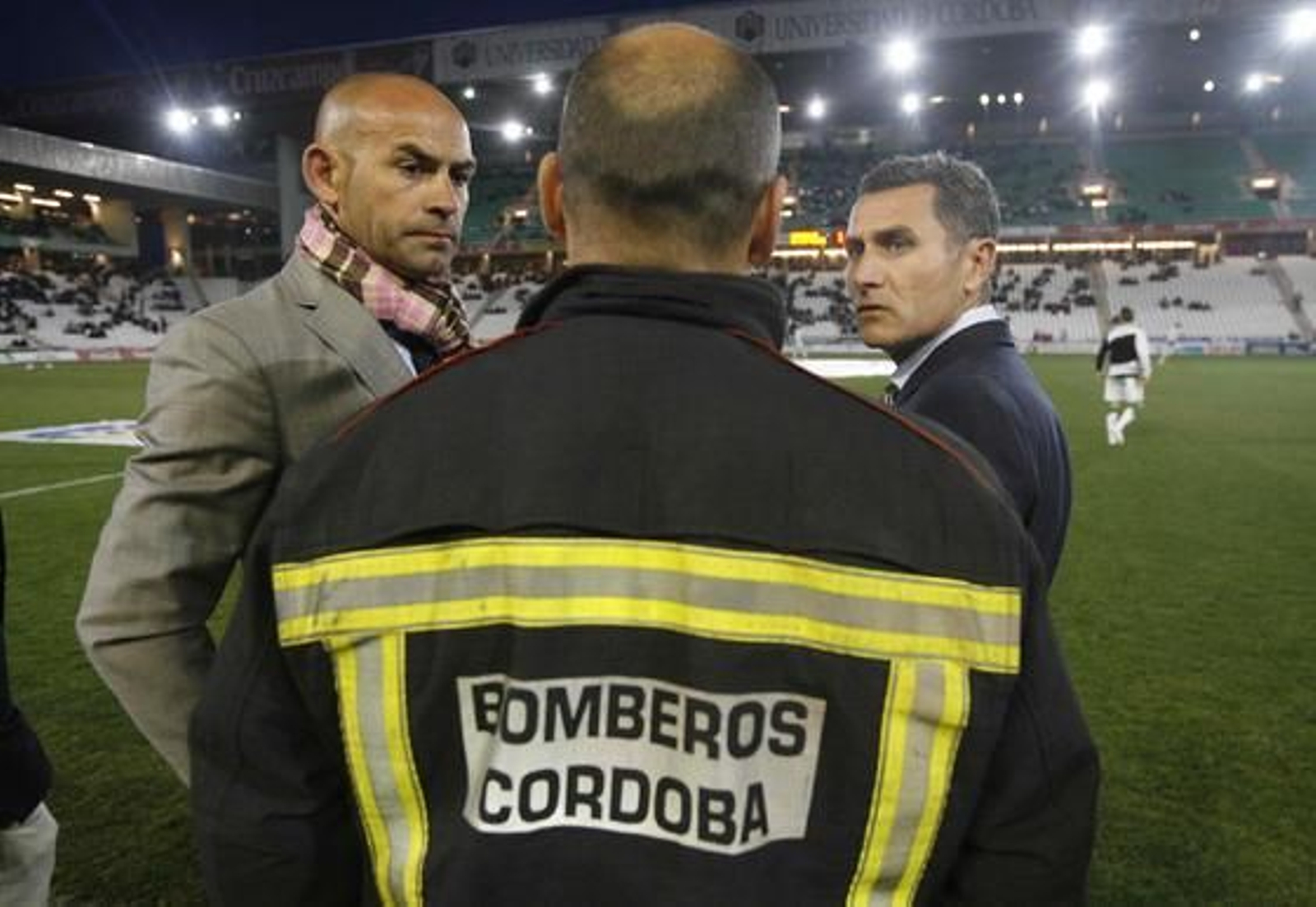 El Córdoba acosa desde el inicio la portería rival y se sobrepone a un penalti fallado por Vitolo con un golazo de Javi Patiño.

Foto: Álvaro Carmona