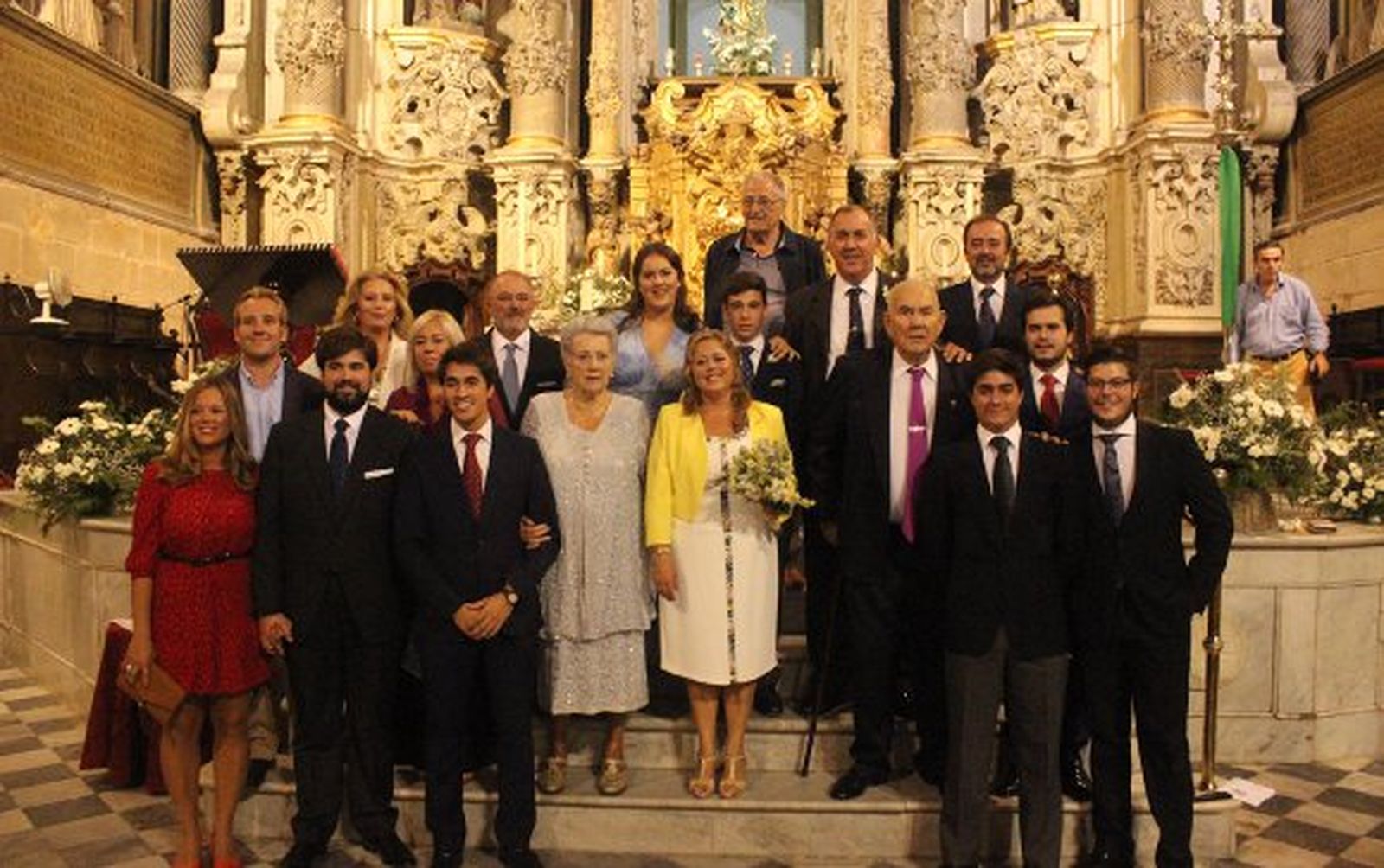 El matrimonio con Nieves y Jesús Manguela, José Antonio, Juan Manuel Jurado, Consuelo Fernández, Paz Moreira, José Antonio, Carlos, Gonzalo, Juan Manuel y Paz Jurado, Antonio  Jiménez,  Mariano, Claudia y Juan Pindado y Rafael Merino.  Foto: Ignacio Casas de Ciria