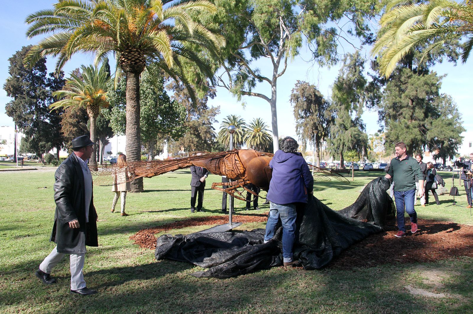 Inauguración de la escultura del artista onubense Víctor Pulido 'Imago', en imágenes