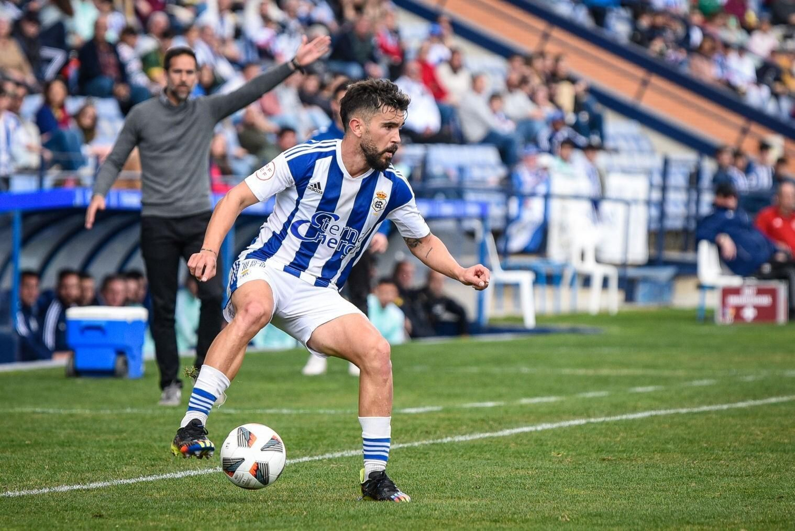 Adriá Arjona ante el Antequera el pasado fin de semana.