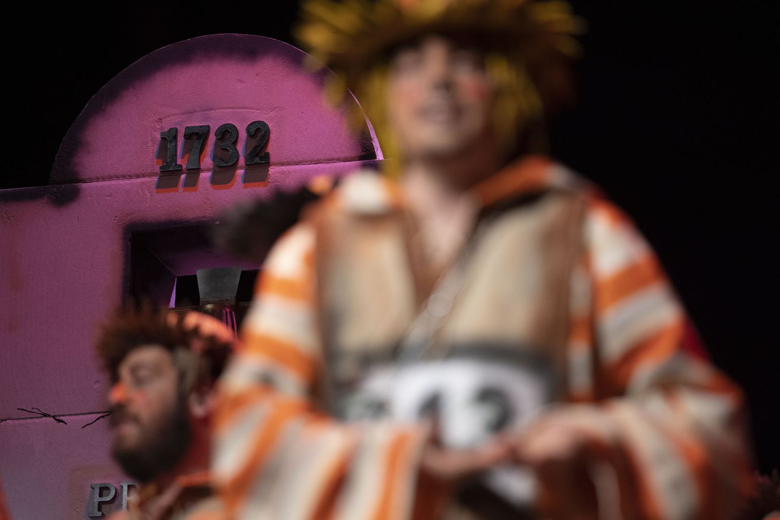 Imágenes de la actuación de la murga de Sanlúcar la Mayor 'El priorato de Don Simón' en el Carnaval Colombino