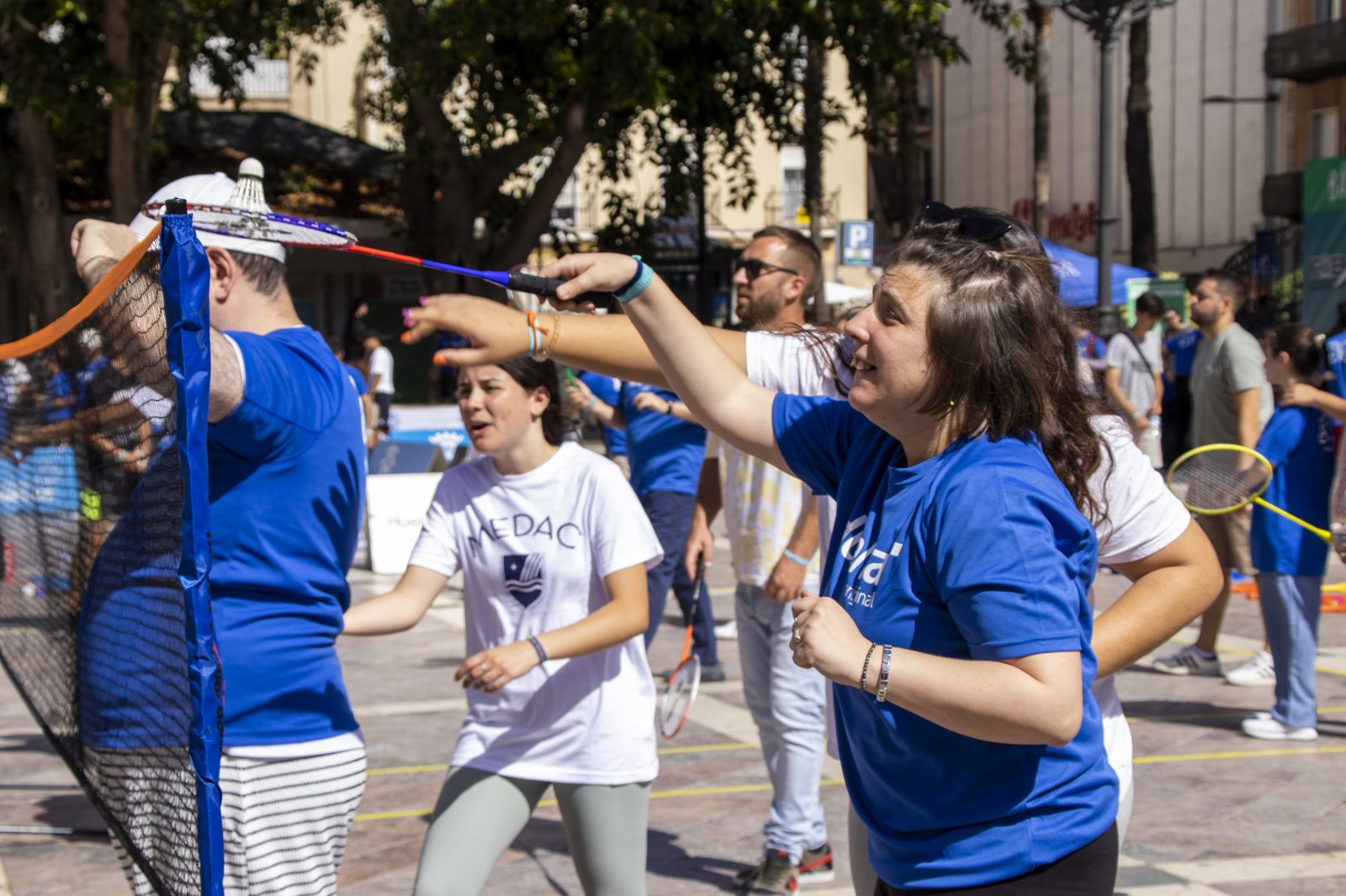 Imágenes del II Día del Bádminton inclusivo en la Plaza de las Monjas.