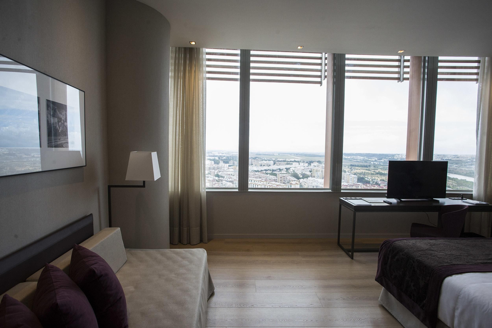 La visita a la planta con spa de la Torre Sevilla, en imágenes