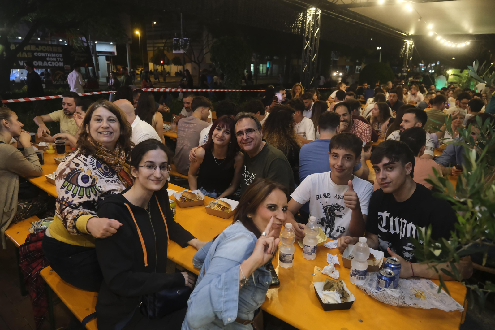 Neón y brasas en El Vial: el lleno absoluto de The Champions Burger en Córdoba Neón y brasas en El Vial: el lleno absoluto de The Champions Burger en Córdoba