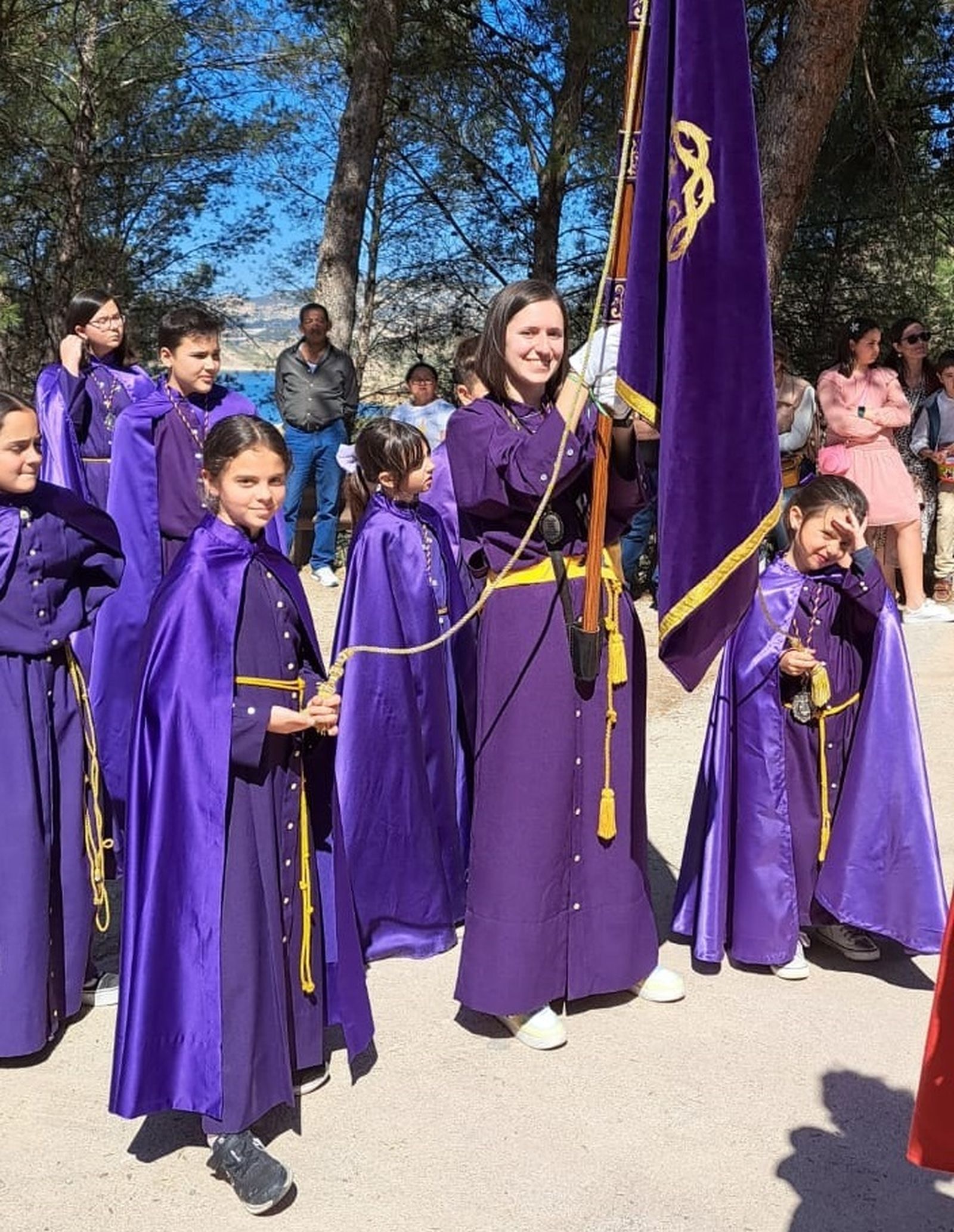 Viernes Santo en Iznájar: la procesión del Calvario, en imágenes