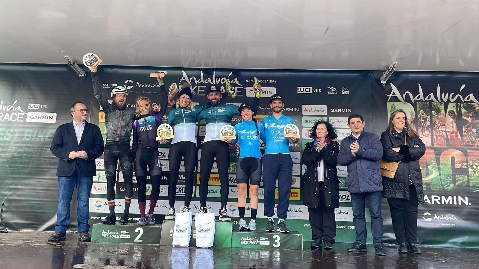 El podio de la primera etapa de la Andalucía Bike Race.