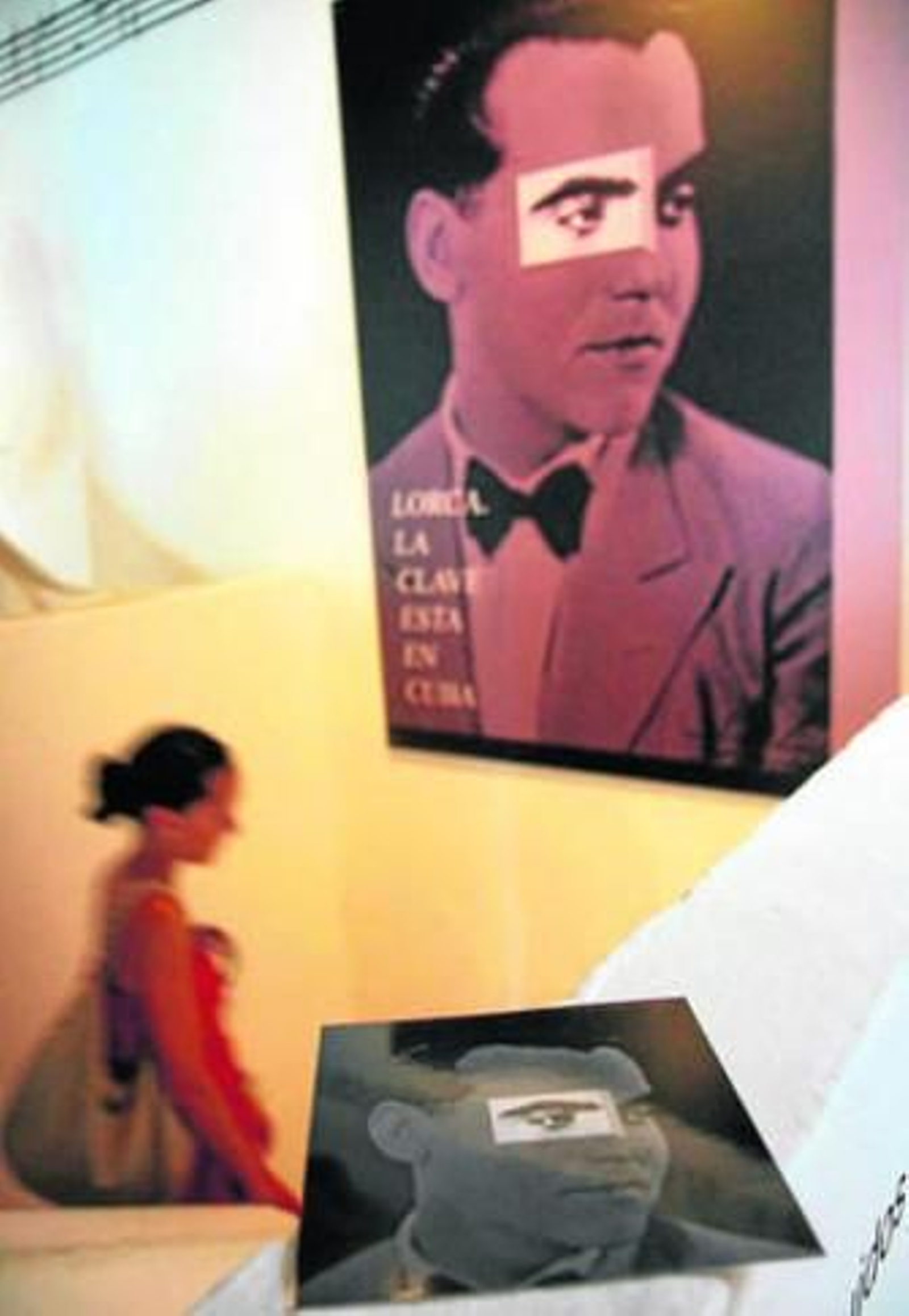 1. Exposición 'Lorca la clave está en Cuba', coincidiendo con el 80 aniversario de la visita del poeta. 2. Fotografía reflejo de los mejores años de Lorca. 3. Uno de los pianos con los que el poeta desarrolló su gran sensibilidad artística. 4. Una de las habitaciones del Museo Casa Natal de Lorca que vió los primeros pasos del autor. 5. Tradicional fuente, perteneciente a una de las zonas externas del museo.