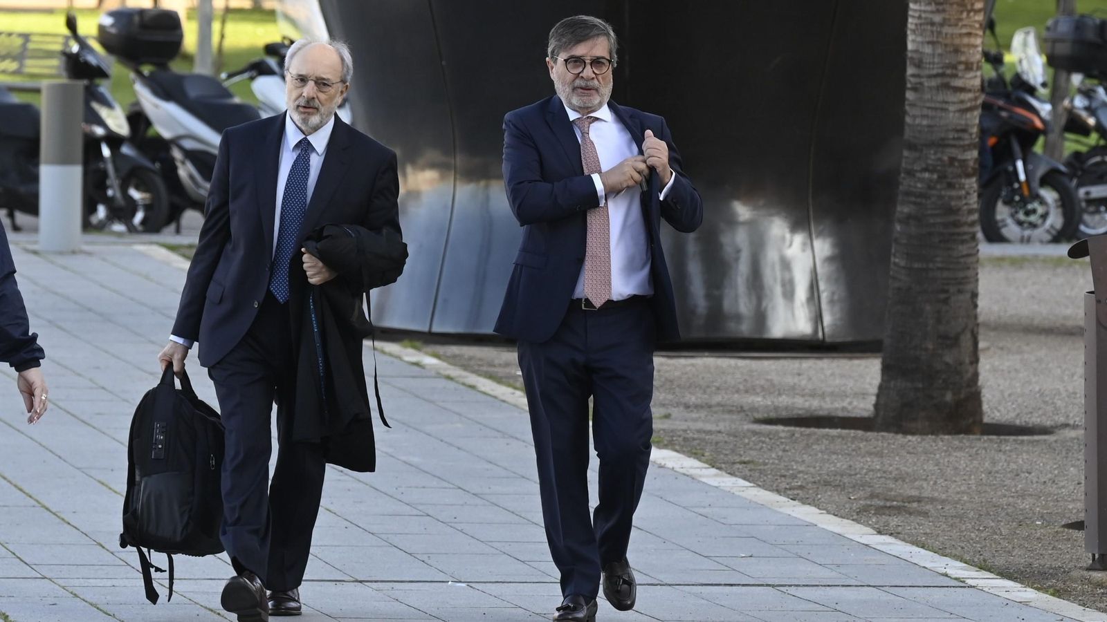 Carlos González, expresidente del Córdoba CF, llega a la Ciudad de la Justicia para afrontar el juicio por el 'caso chalé'.