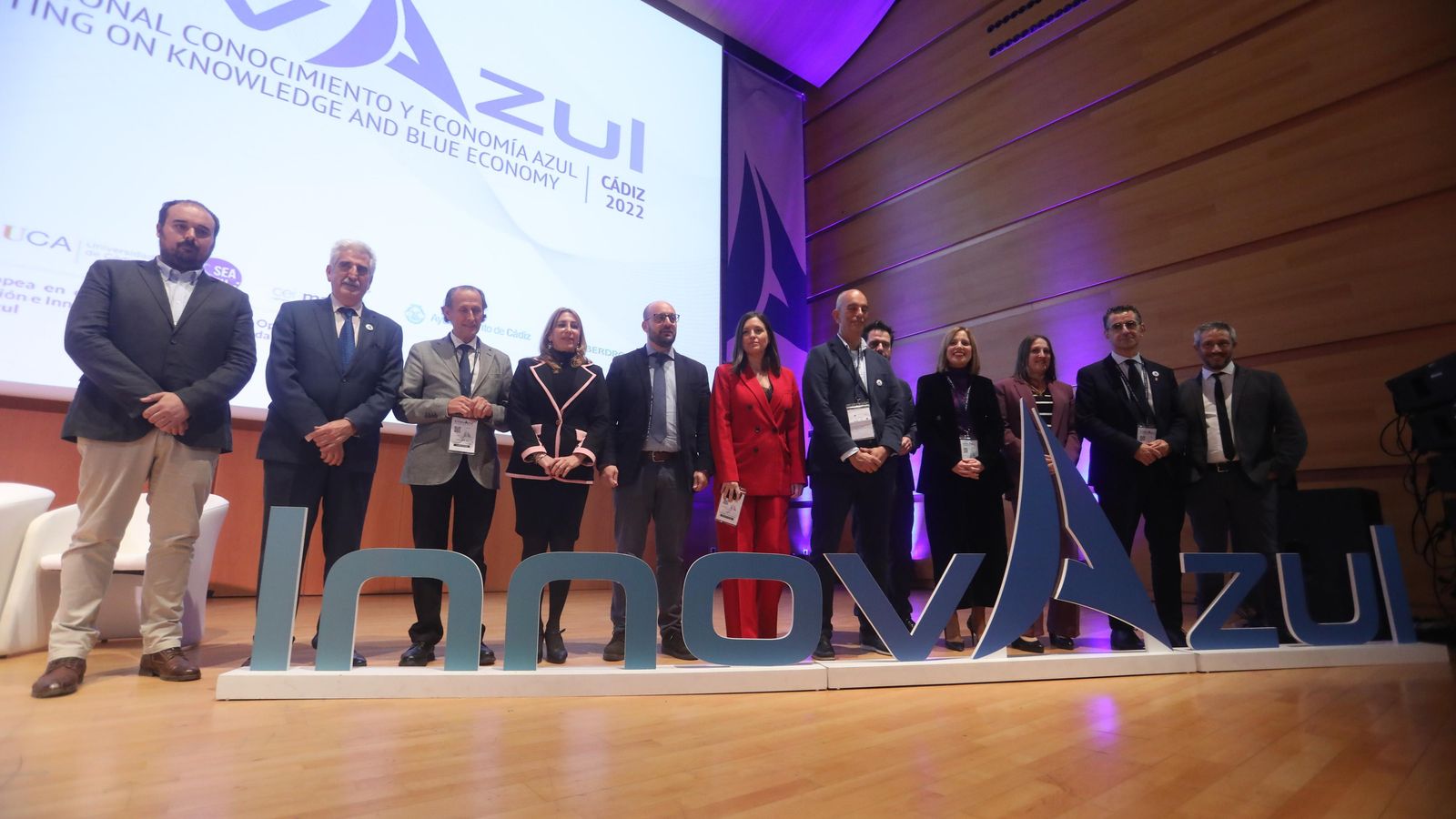 Encuentro con alcaldes y concejales de la Bahía sobre economía azul.