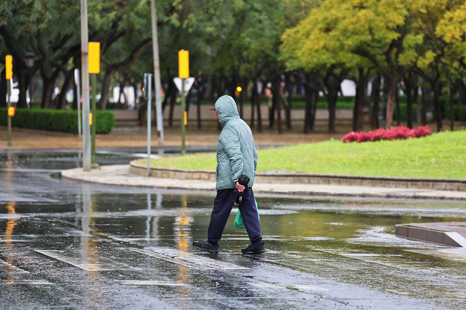 Las imágenes de la lluviosa mañana del jueves 13 de marzo en Huelva