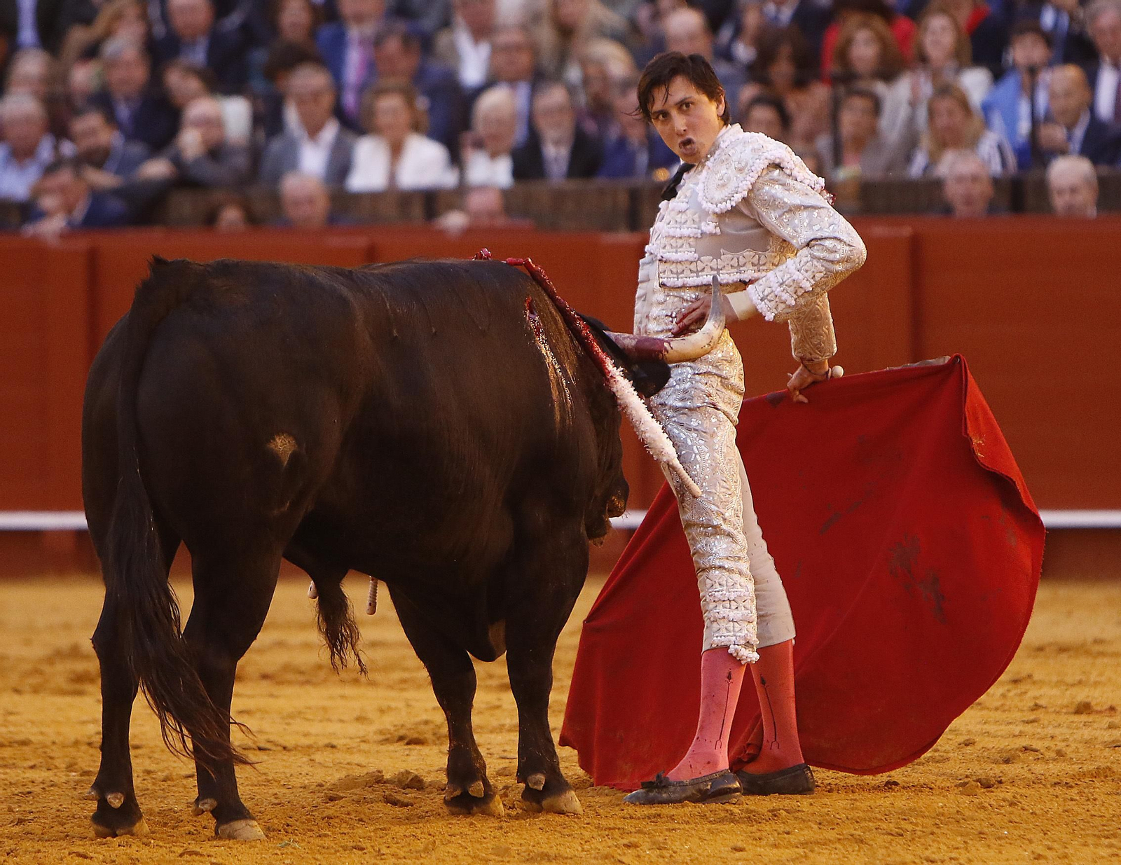 Las imágenes de la corrida de toros del Domingo de Resurrección en Sevilla