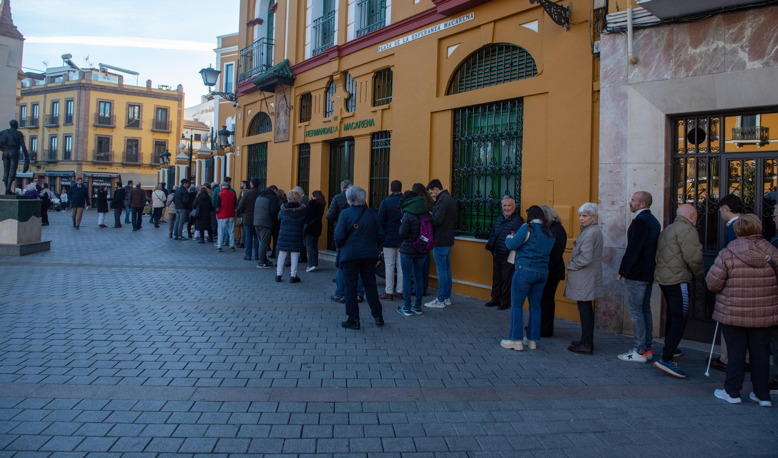 El besamanos de la Macarena, en imágenes