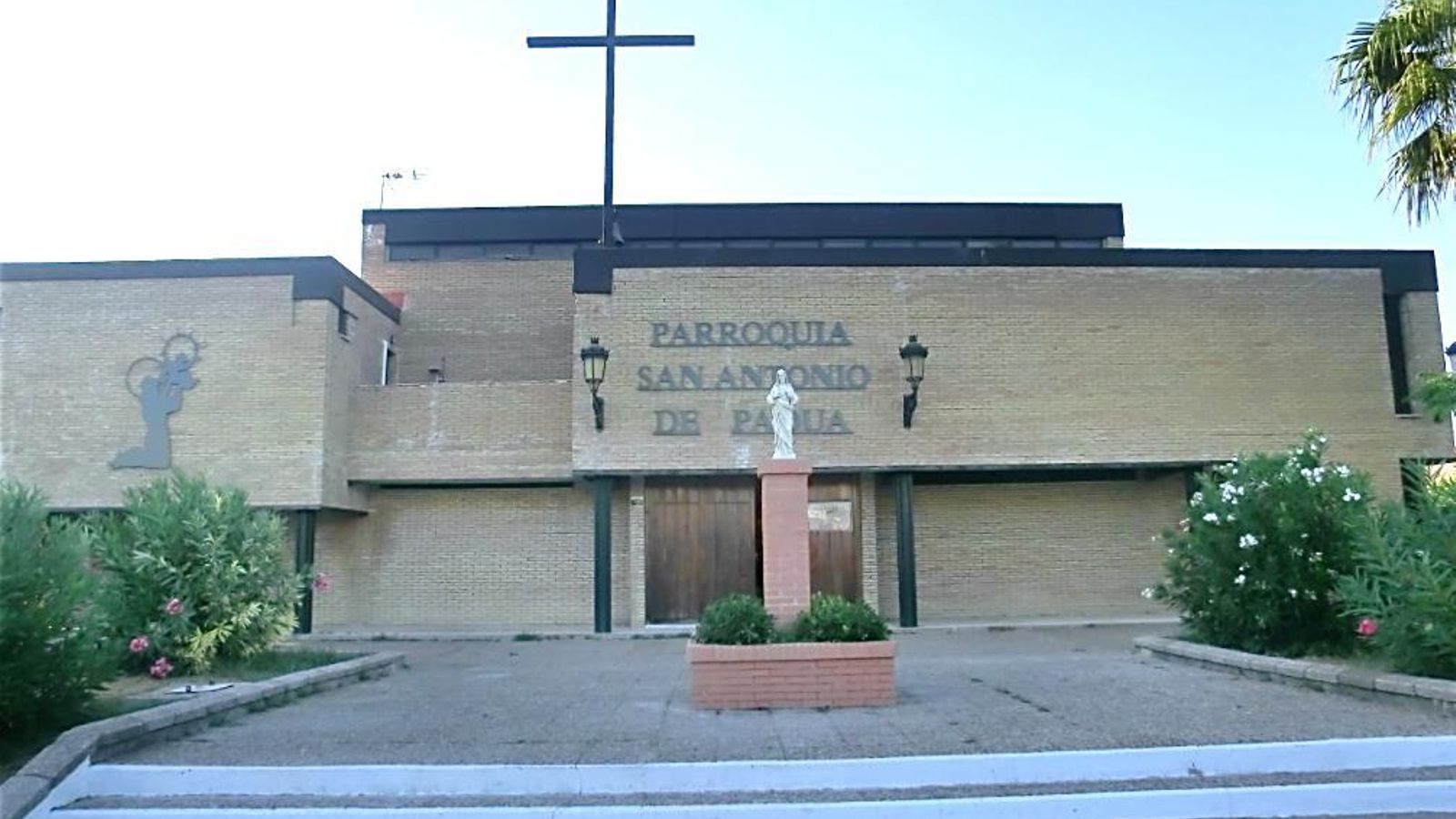 Parroquia de San Antonio de Padua, en la barriada de la Reconquista.
