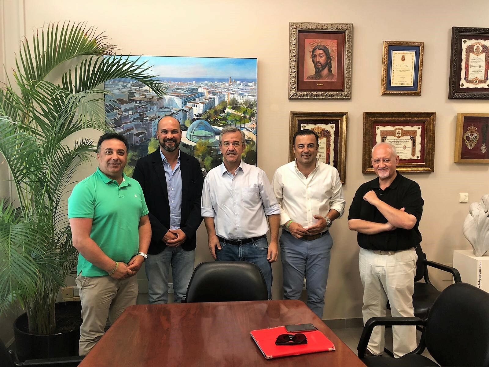 Foto dela  visita de Alconchel este martes al Ayuntamiento de Estepona.