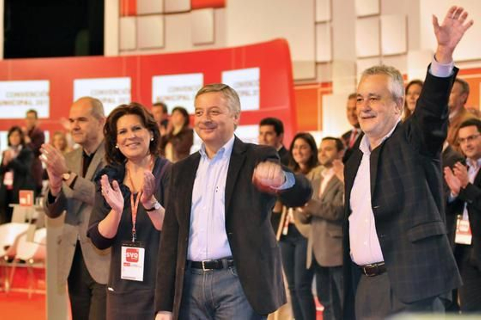 Blanco saluda junto a Griñán. / Juan Carlos Vázquez