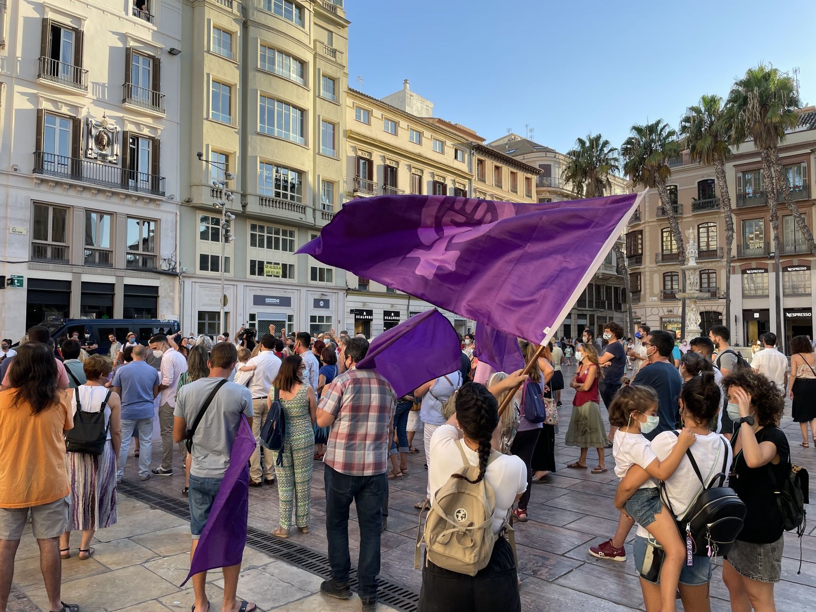 Concentración de repulsa en Málaga ante el último crimen por violencia de género en la provincia.