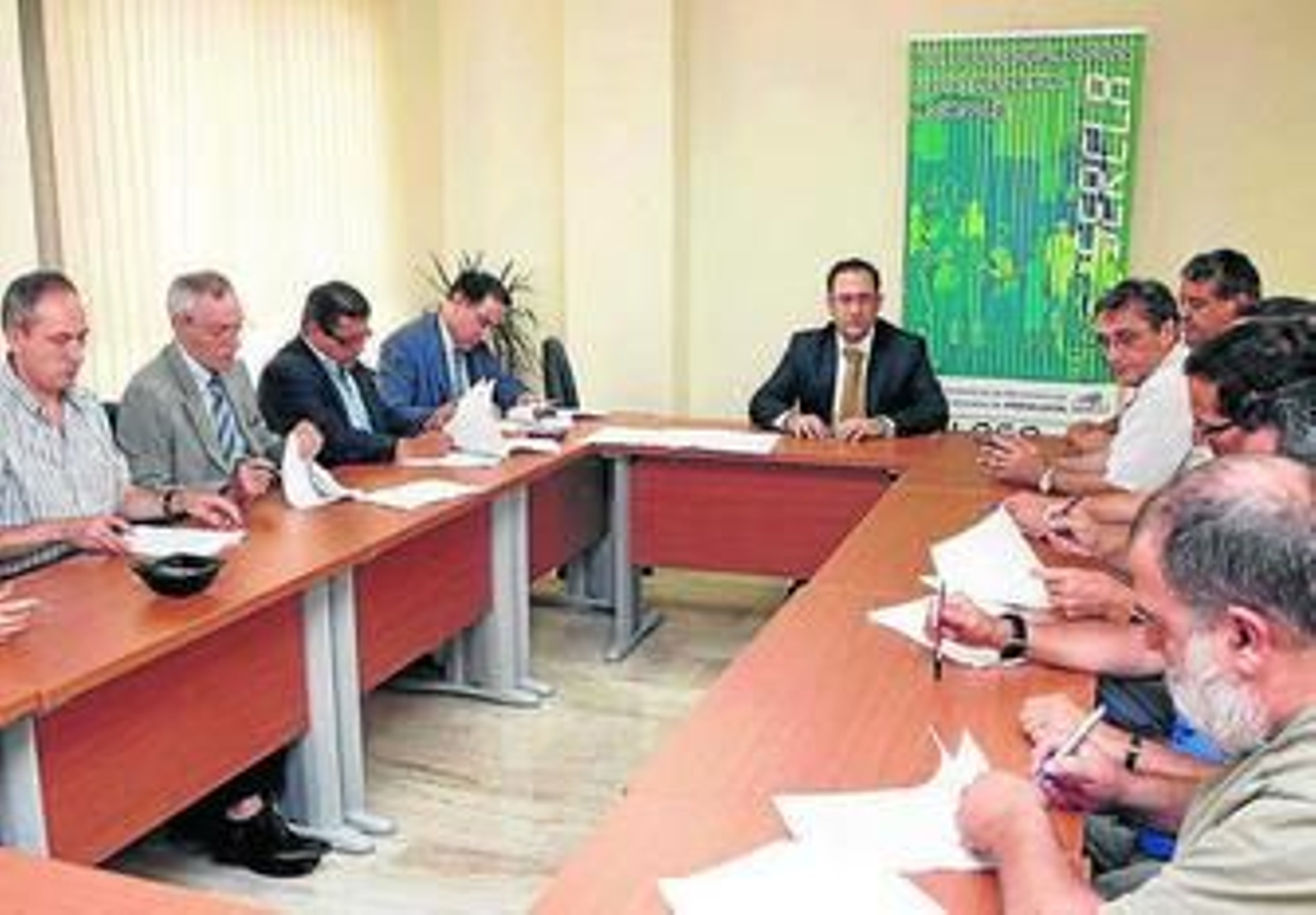 La CEM y los sindicatos firman el convenio de oficinas y despachos