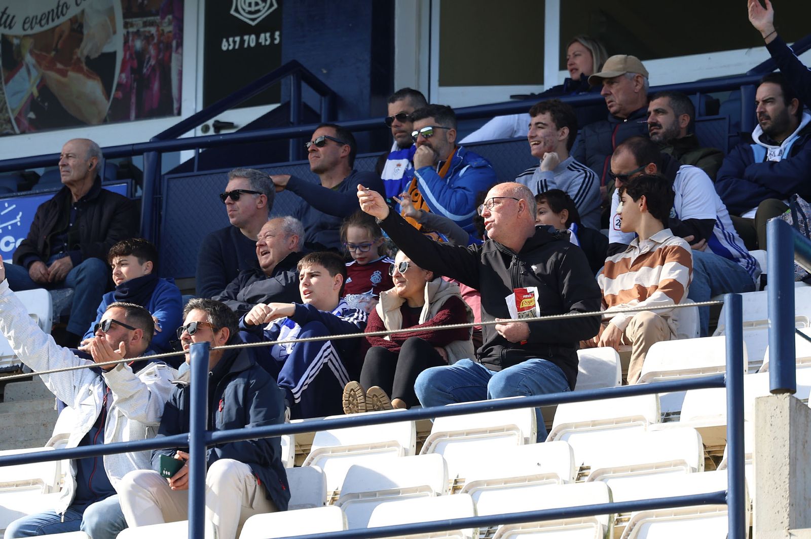 Búscate en las gradas del Nuevo Colombino en el Recre-Yeclano