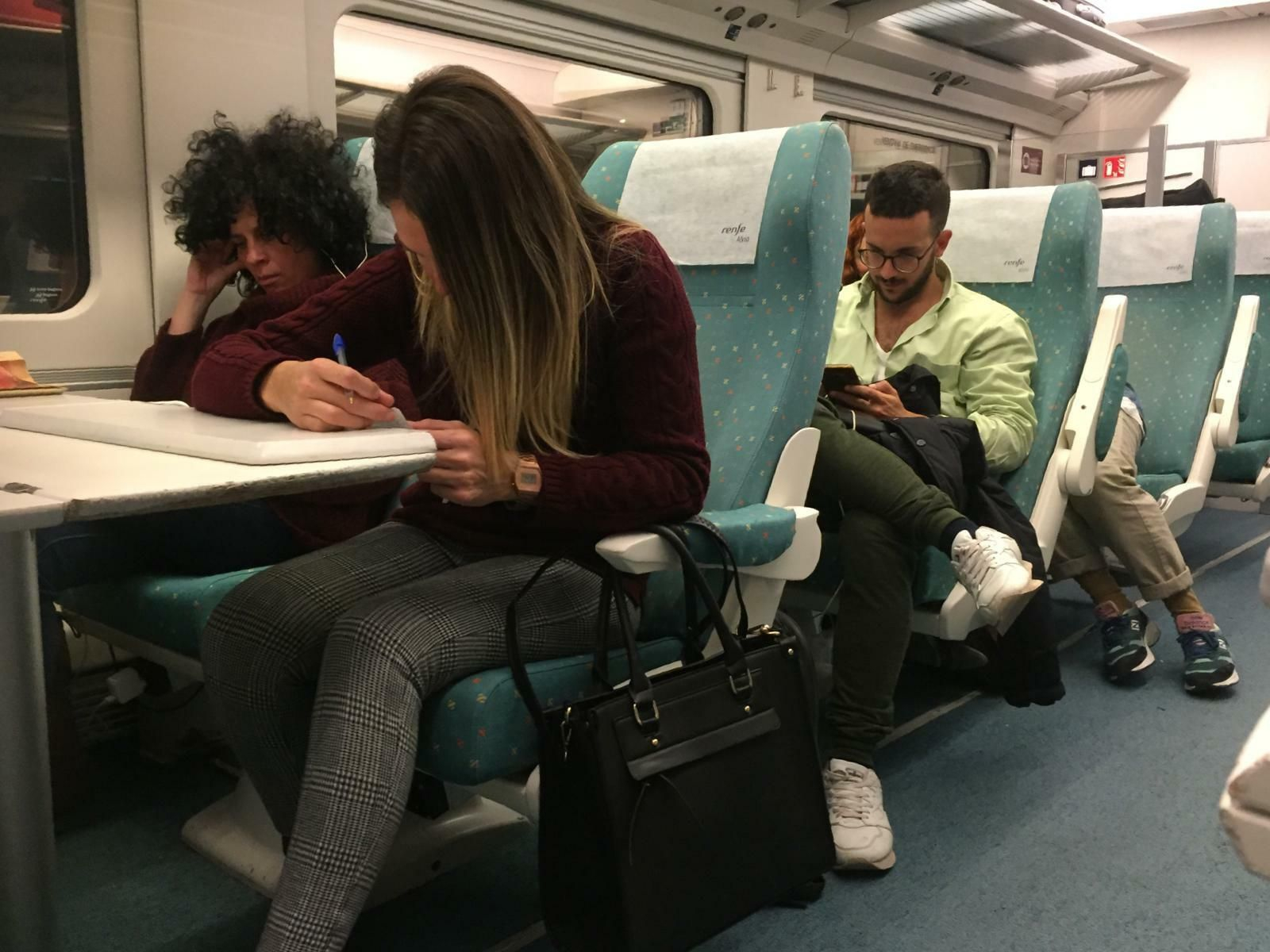 Pasajeros del Alvia Cádiz-Madrid