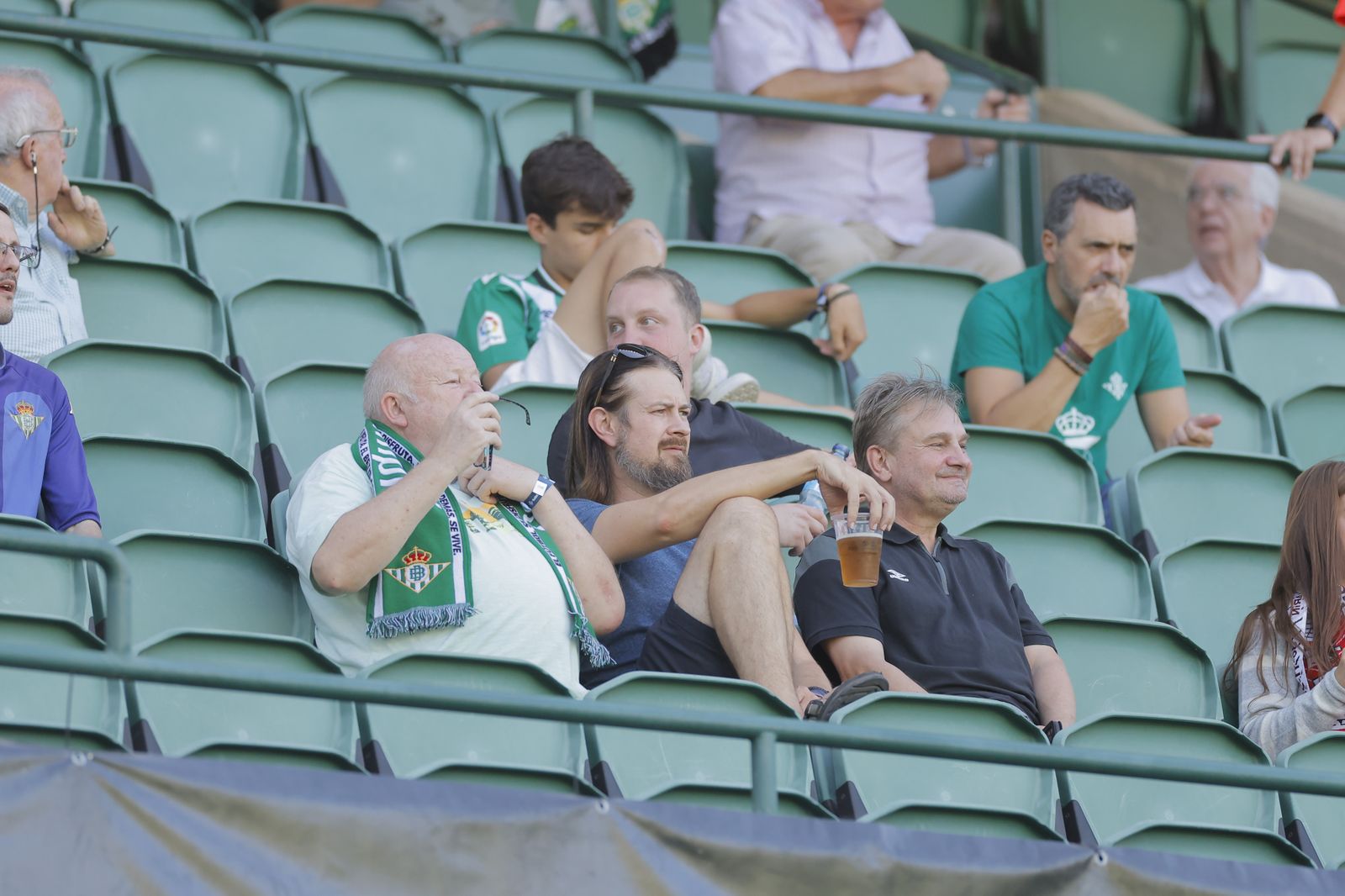 Búscate en la fotos del Betis-Sparta